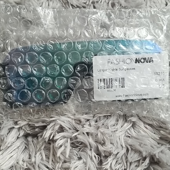 NWT》FASHION NOVA SUNGLASSES - Picture 2 of 2
